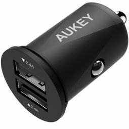 aukey迷你车载充电器 小身材，大能量，双口快充轻松搞定车内充电